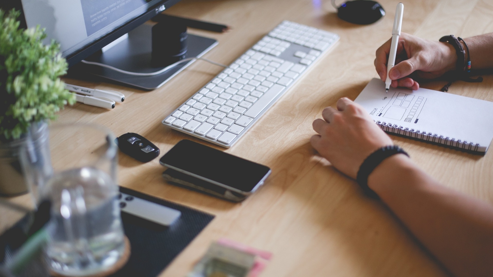 create-g86965cea7_1920